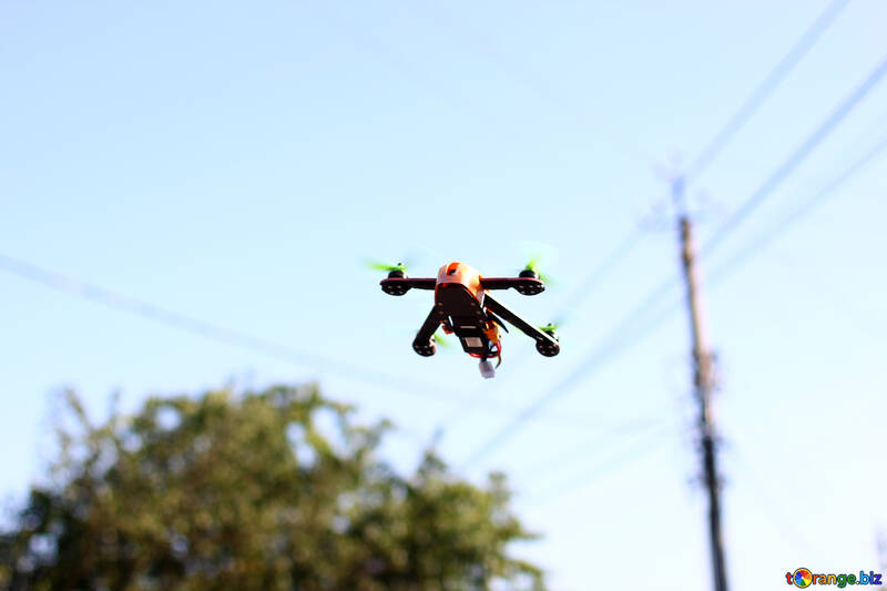 Drone voando no céu №53690