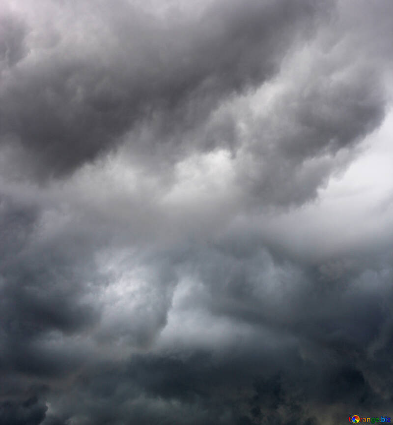 Wolken, ein kleiner dunkelgrauer Himmelssturm №53244