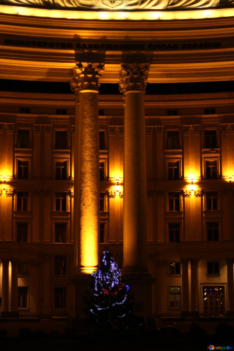 Colunas arquitetura escuro luz quente árvore de crismas №53587