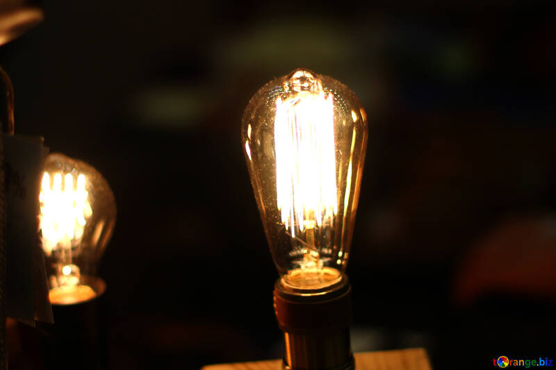 Le lampadine sulle bottiglie accendono l`energia della lampada №53170