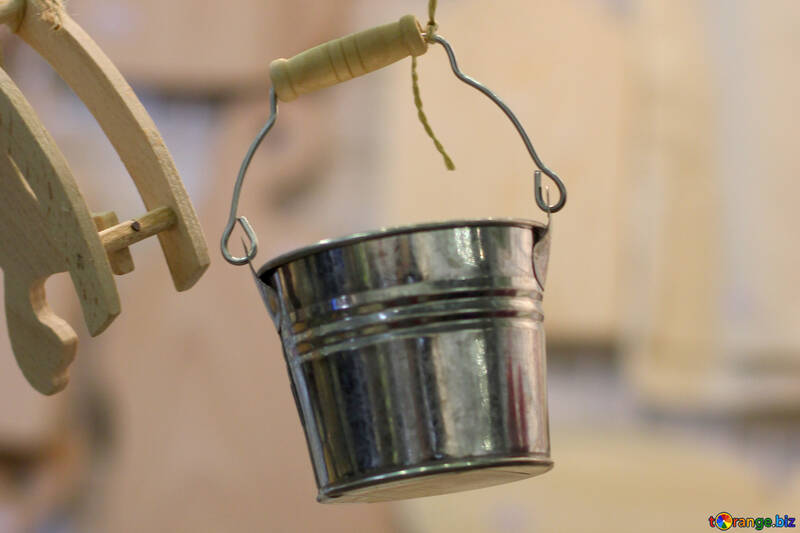 a bucket hanging off of a roper №53135