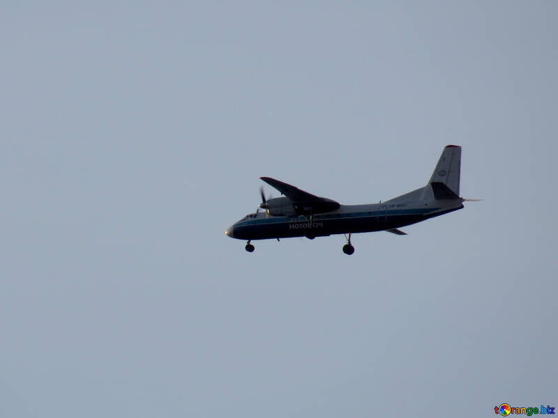 Um avião no ar avião voando avião de vôo №53454