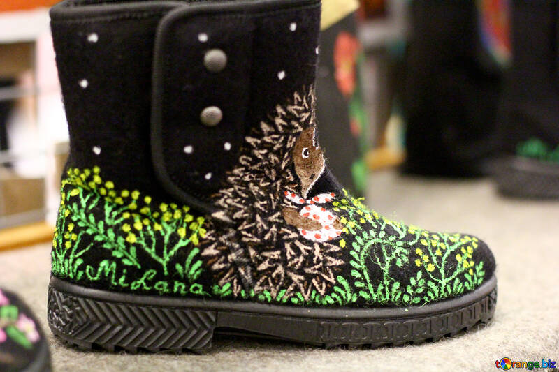 a boot with vines drawn on shoe №53125