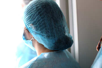 Doctor hair net looking away medical worker hairnet №54547