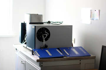 Estetoscópio em uma máquina de medição, possivelmente para pressão arterial №54680
