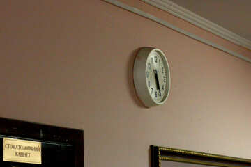 School clock on the wall №54030