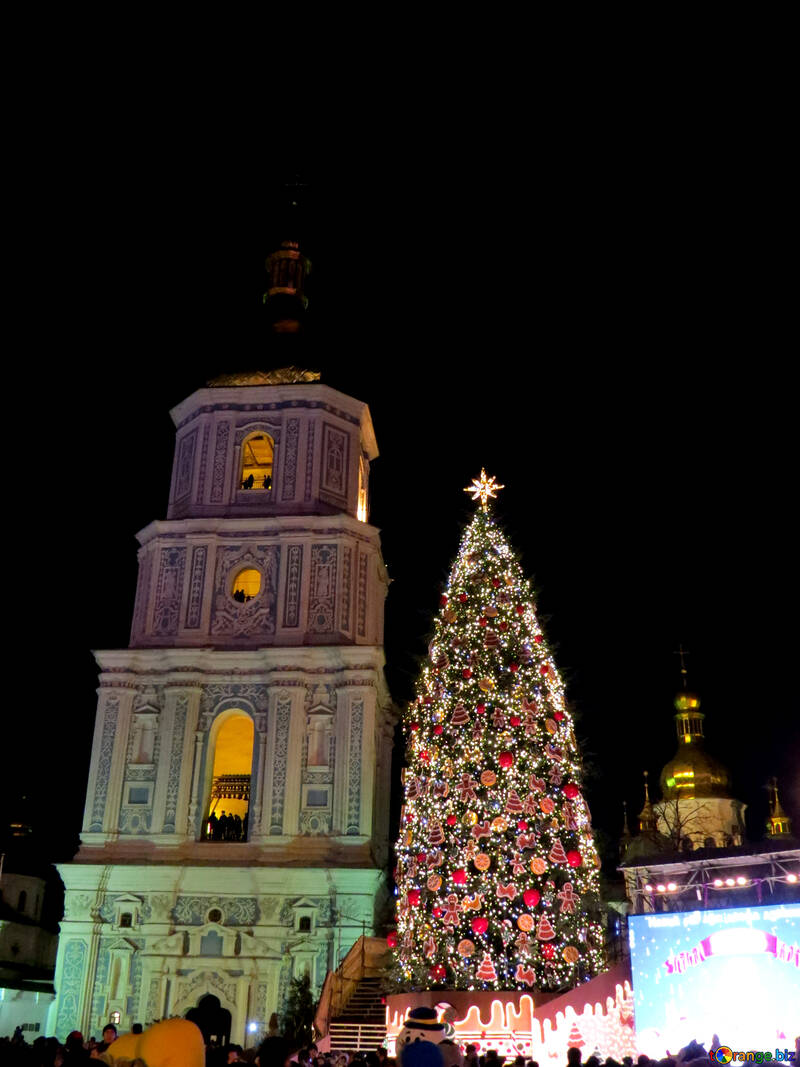 Kirche mit Weihnachtsbaum №54082