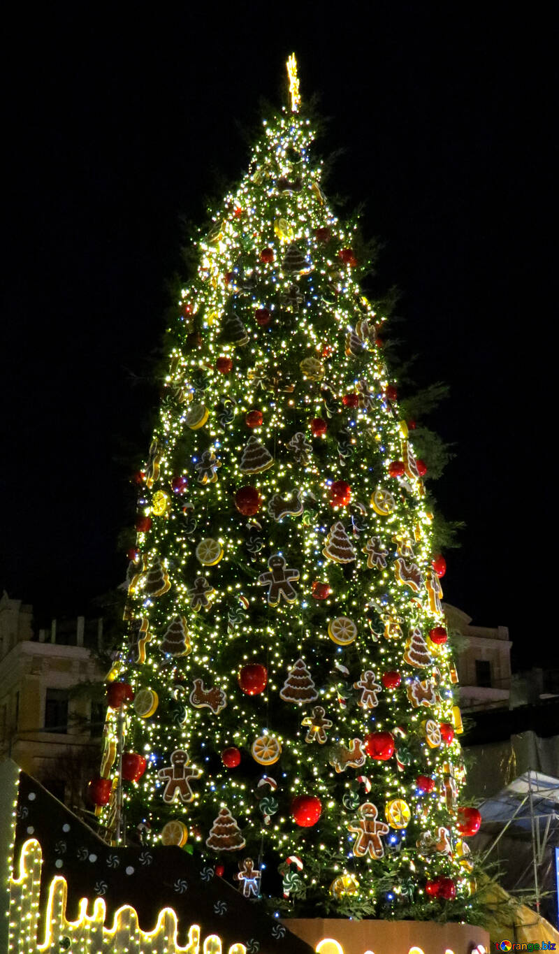 Es un árbol de navidad con luces y esas cosas №54069