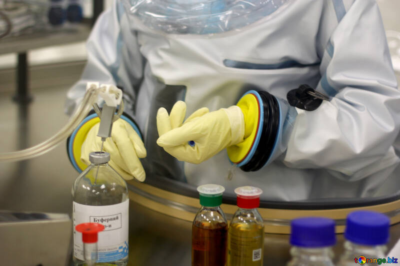 Médecin gants laboratoire médecine chimie seringue en bouteille №54613