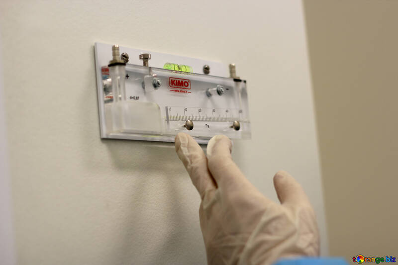 Un thermomètre de contrôle de panneau d`appartus médical termostat №54528