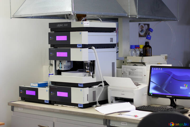 Laboratório médico com computador e outros dispositivos Robô de impressora №54665