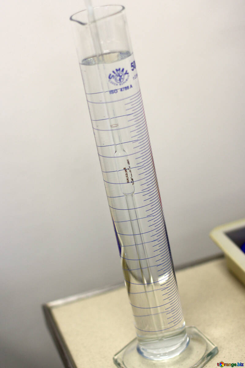 Química de tubo de água na mesa №54672
