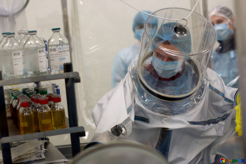 Person in Schutzkleidung Arzt oder freiwillige Maske und Anzug Corona Lab Virus №54622