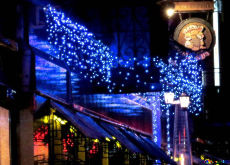Einige blaue Lichter sehen aus wie ein Restaurant Weihnachten №54039