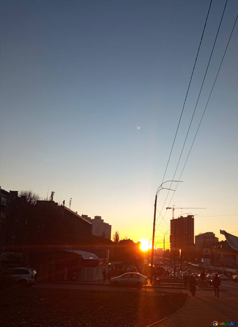 Захід сонця над міською вулицею №54879