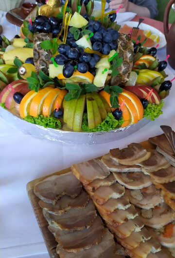 fruit tray and a baked goods tray. you can use this to show breakfast or brunch layouts. №55542