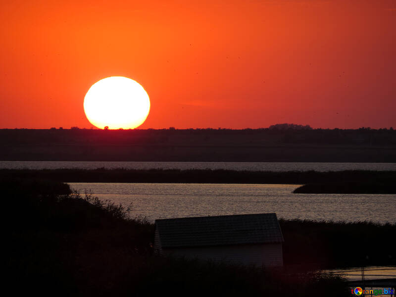 非常に良い夕日の写真自由の闘士のために川の向こうの太陽 №55084