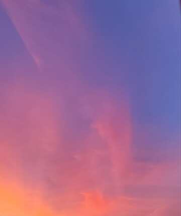 Cielo vibrante al atardecer con suaves tonos rosa y azul №56886