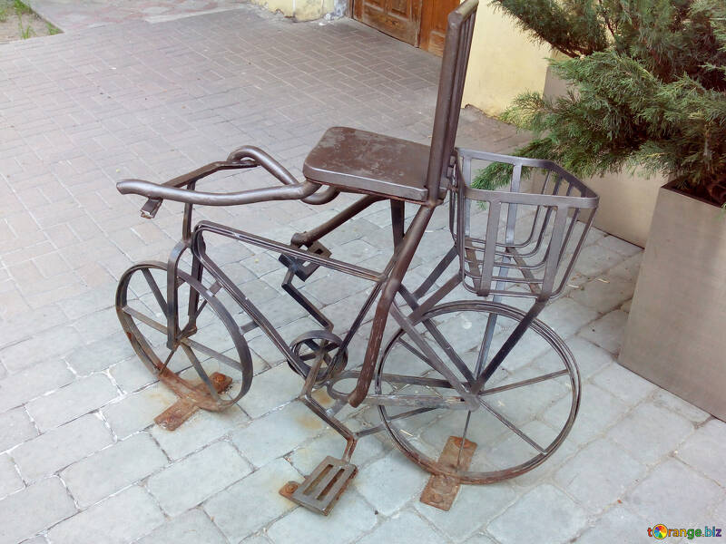 Bici con cestino - uso per bambini bicicletta bicicletta fiore d`epoca Statua in metallo bici №56136