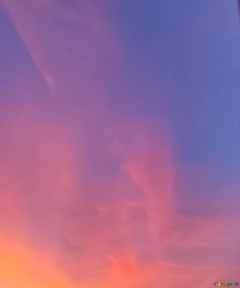 Cielo al tramonto vibrante con tenui tonalità rosa e blu №56886