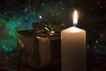 Gift  and  candle. №6670