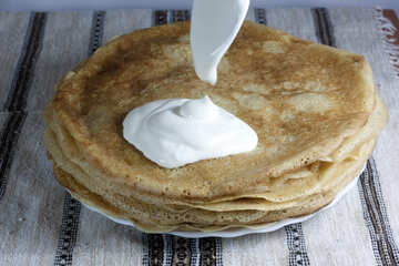 Spoon  cream  at  pancakes №7756