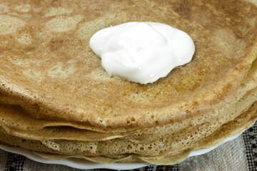 Wife  nazharila  pancakes  with  sour cream. №7778
