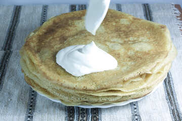 Pancakes  and  sour cream. №7760