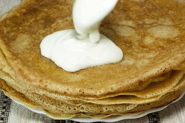 Pancakes  pour  sour cream. №7770