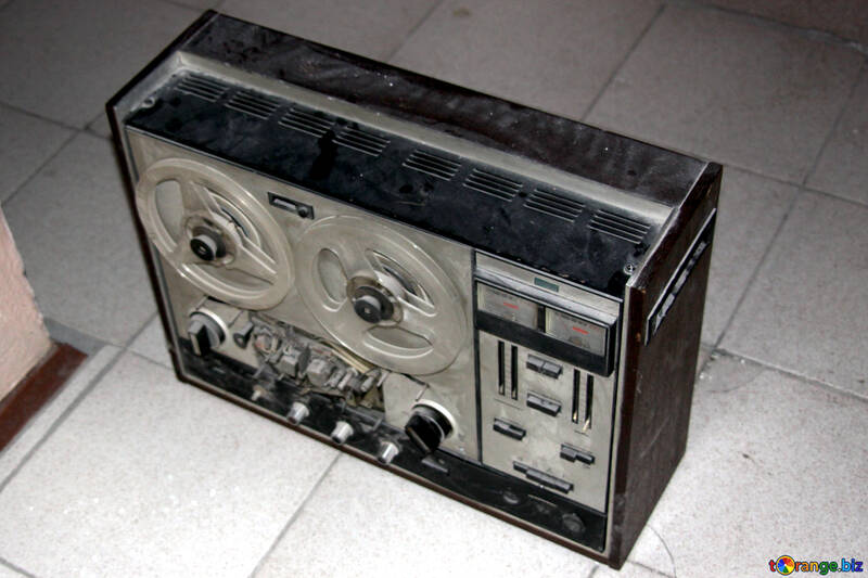 Старий магнітофон №7592