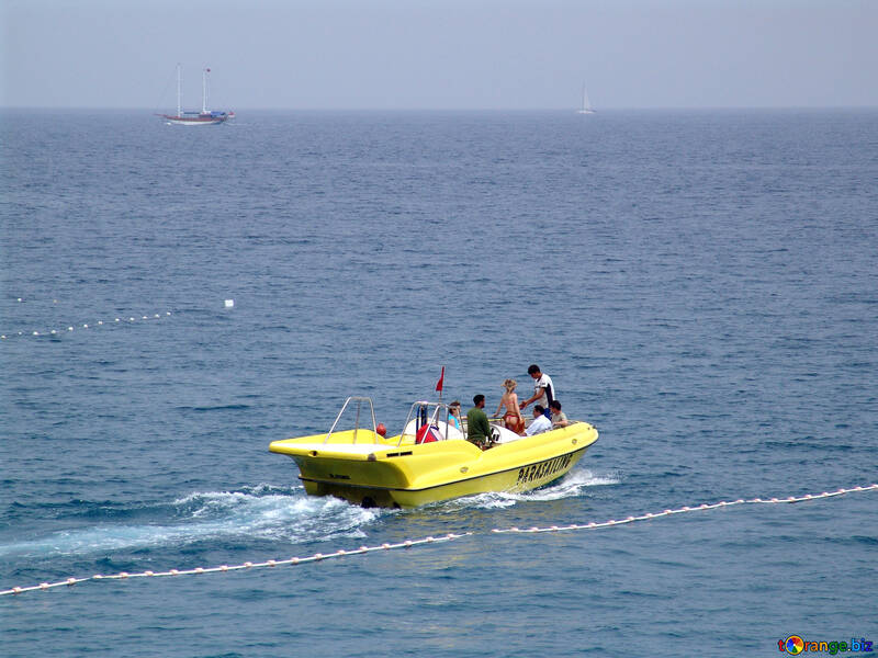 Моторний човен для водних розваг. №7846