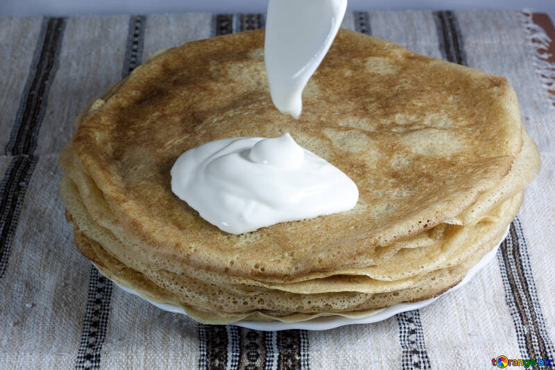 Spoon  cream  at  pancakes №7756