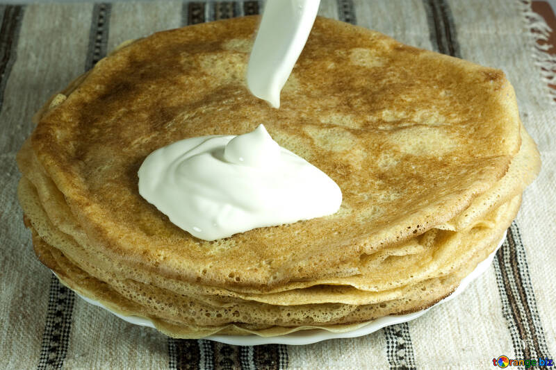 K  pancakes  fed  sour cream. №7759