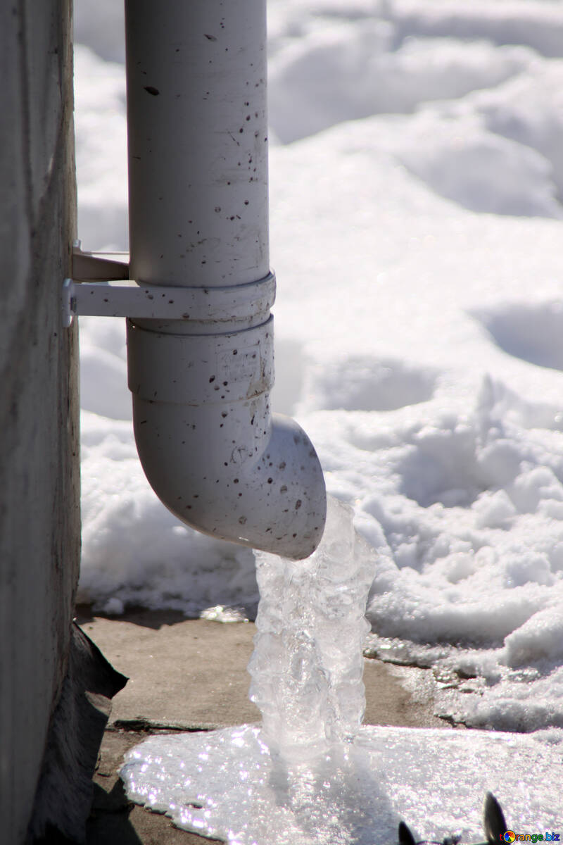 Ice   Gutter  pipe №7396