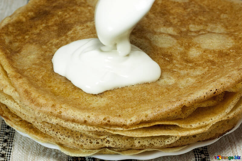 Pancakes  pour  sour cream. №7770