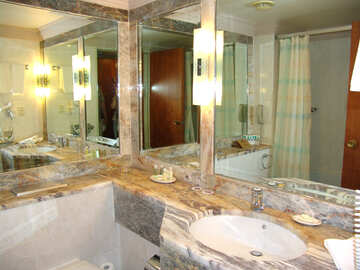 Many  mirrors   Bath  room №8440