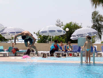 Leap  in  Pool №8783
