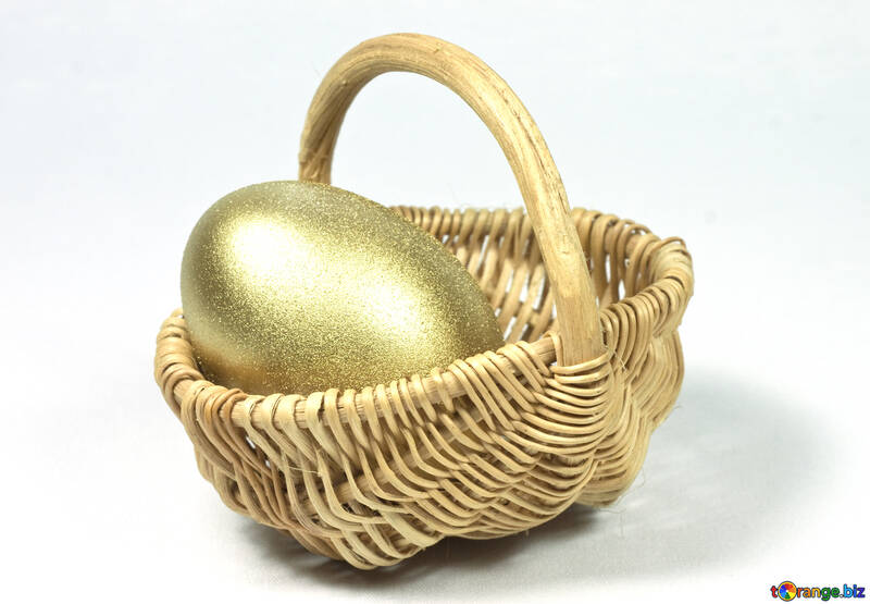 Золоте яйце в кошику №8246