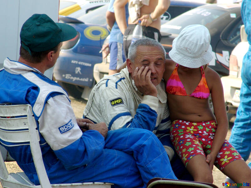 Drivers  rest   break  between  races №8097