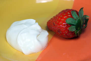 Strawberries  with  sour cream №9148