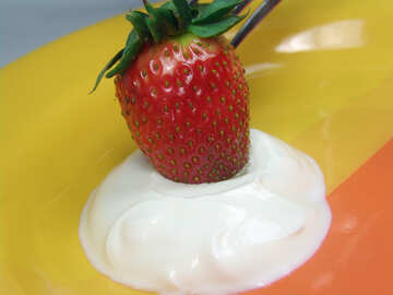 Strawberries  with  whipped  cream №9138