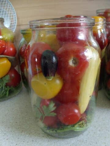 Home  conservation. Marinated  tomatoes. №9365