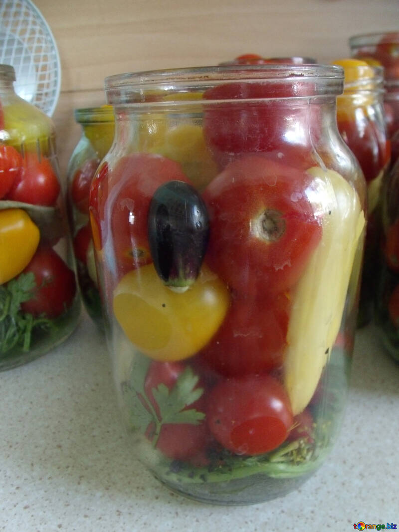 Home  conservation. Marinated  tomatoes. №9365