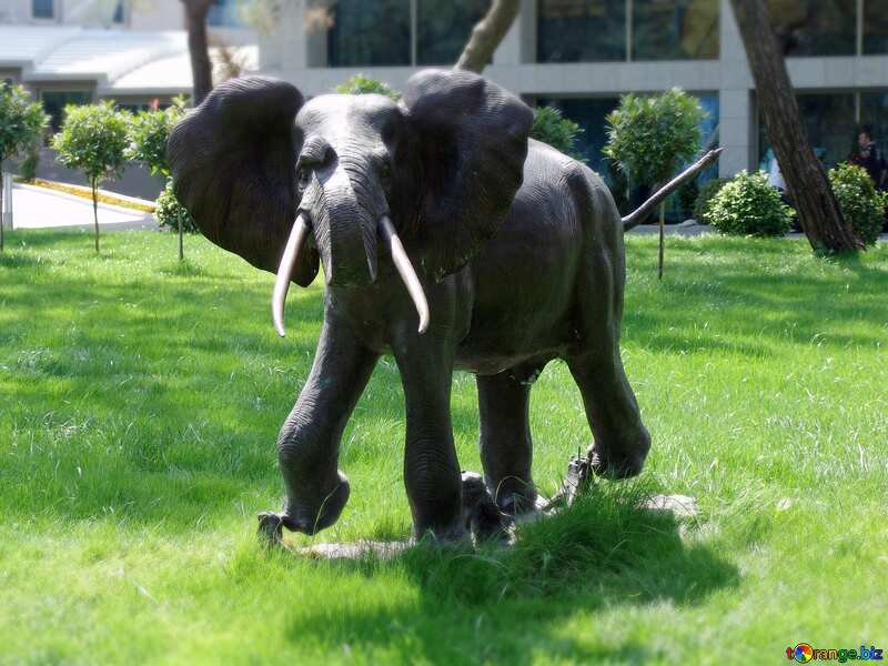 The best image. Elephant . Garden  sculpture.. №8449