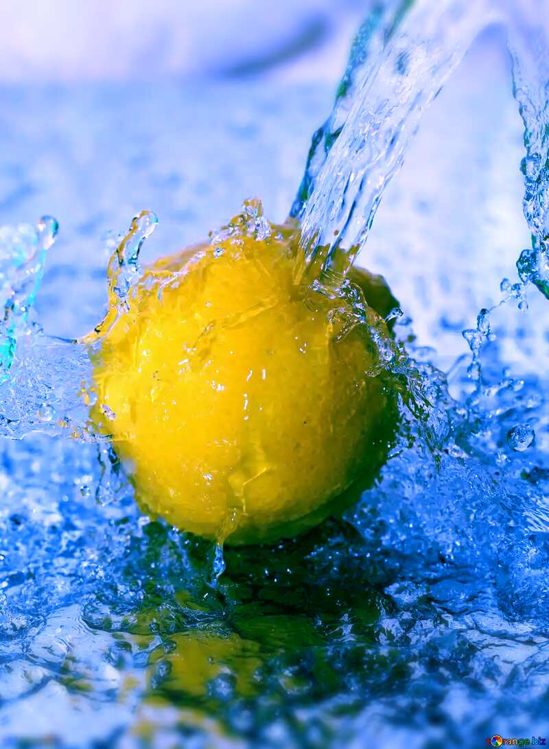 Lemon with water being poured on it №30862