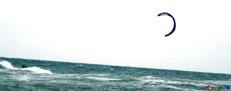 Обложка. Катание на доске с парашютом на море. №13439