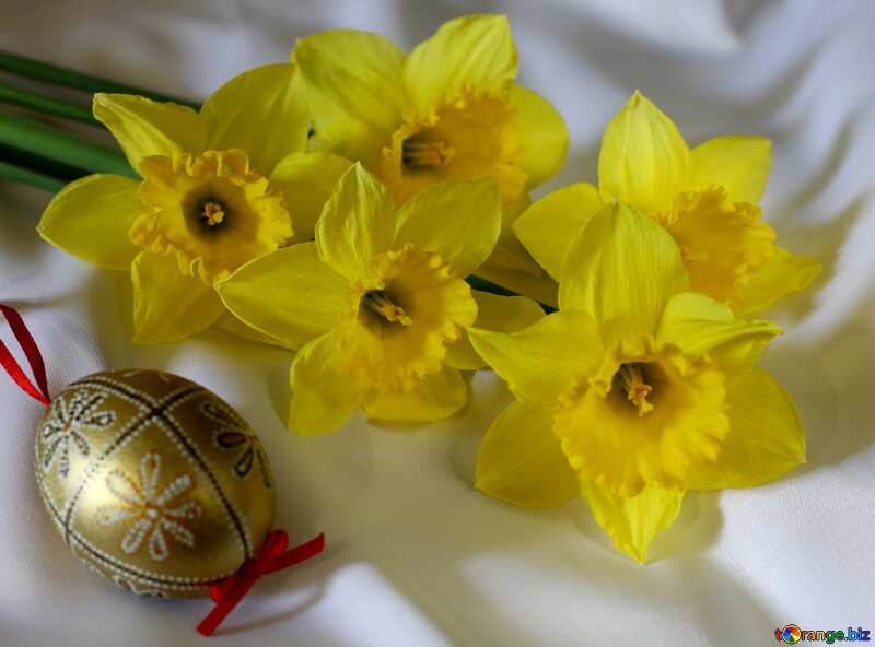 Easter bouquet of daffodils Happy Easter pink lettering №29985