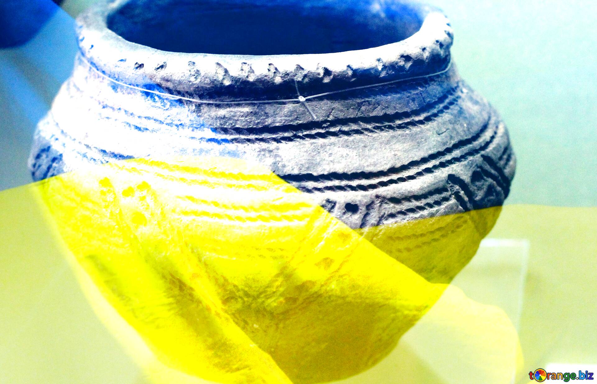 Download free picture Ukrainian antique pot on CC-BY License ~ Free