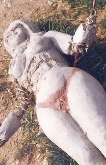 FX №177832 Broken woman sculpture