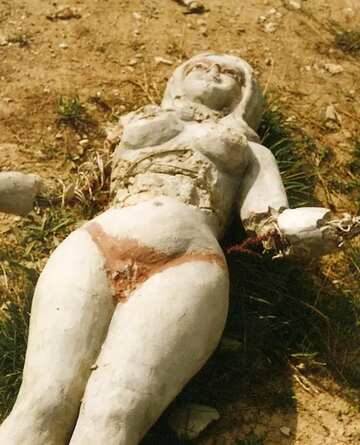 FX №177828  Vandals destroyed woman sculpture